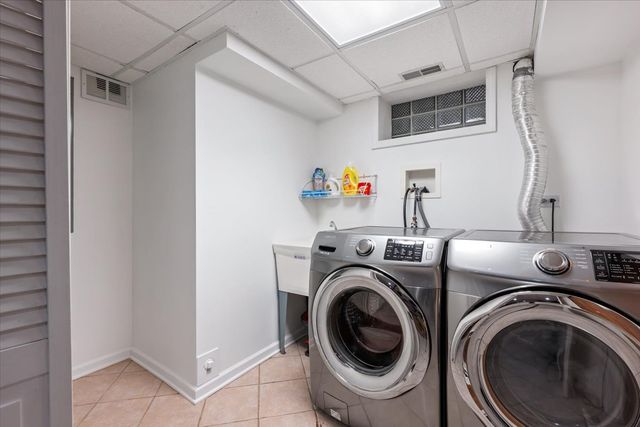 5877 N Central Avenue, Chicago, IL 60646