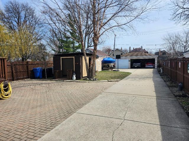 5877 N Central Avenue, Chicago, IL 60646