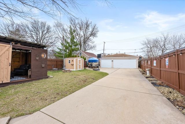 5877 N Central Avenue, Chicago, IL 60646