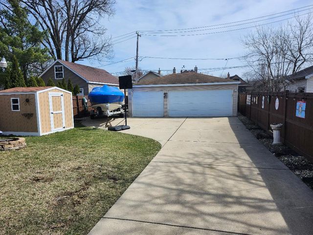 5877 N Central Avenue, Chicago, IL 60646