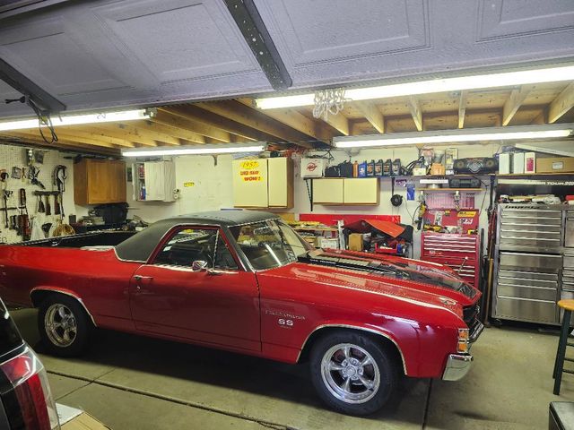 5877 N Central Avenue, Chicago, IL 60646