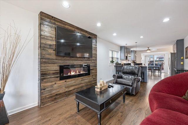 5877 N Central Avenue, Chicago, IL 60646