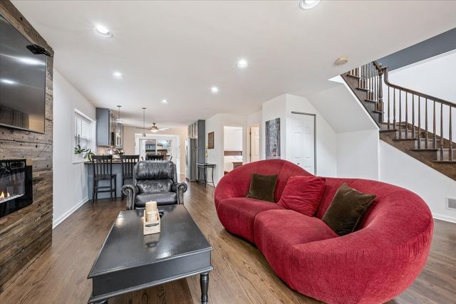 5877 N Central Avenue, Chicago, IL 60646