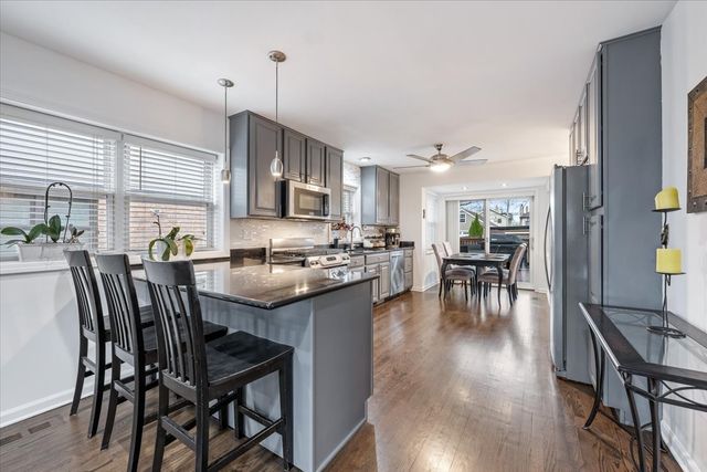 5877 N Central Avenue, Chicago, IL 60646