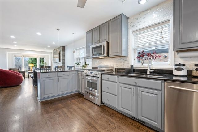 5877 N Central Avenue, Chicago, IL 60646