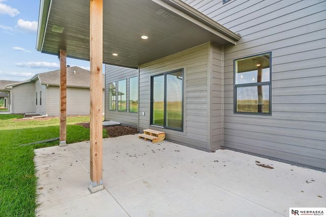 3806 Prairie Breeze Road, Lincoln, NE 68516