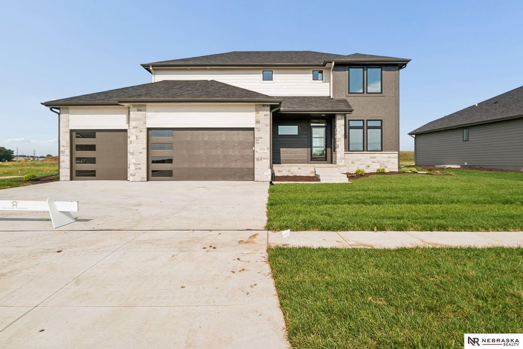 3806 Prairie Breeze Road, Lincoln, NE 68516