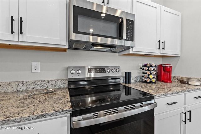 831 Rosemary Ln, La Grange, KY 40031