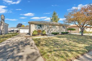 15797 Common Road, Roseville, MI 48066