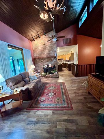 1352 E 400 Road, Bolivar, MO 65613