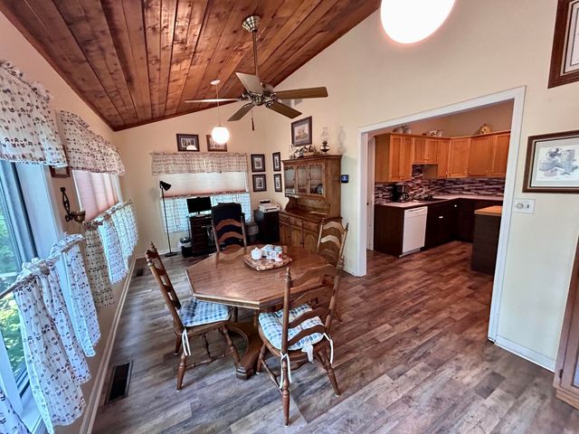 1352 E 400 Road, Bolivar, MO 65613