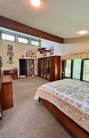 1352 E 400 Road, Bolivar, MO 65613