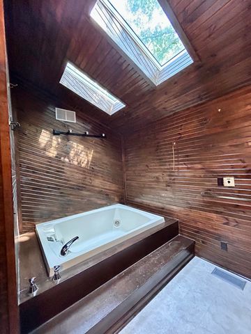 1352 E 400 Road, Bolivar, MO 65613