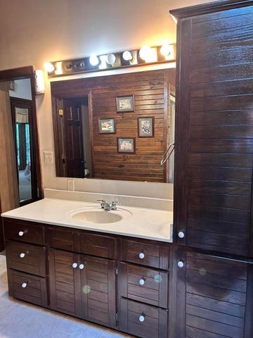 1352 E 400 Road, Bolivar, MO 65613