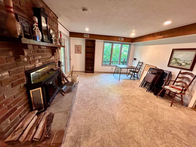 1352 E 400 Road, Bolivar, MO 65613