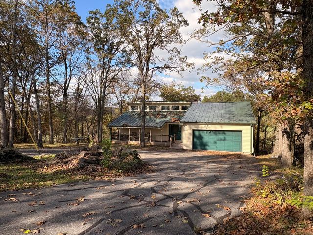 1352 E 400 Road, Bolivar, MO 65613