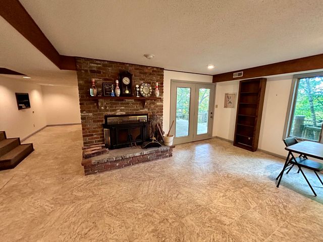 1352 E 400 Road, Bolivar, MO 65613