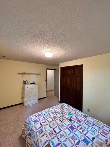 1352 E 400 Road, Bolivar, MO 65613