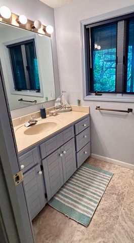 1352 E 400 Road, Bolivar, MO 65613