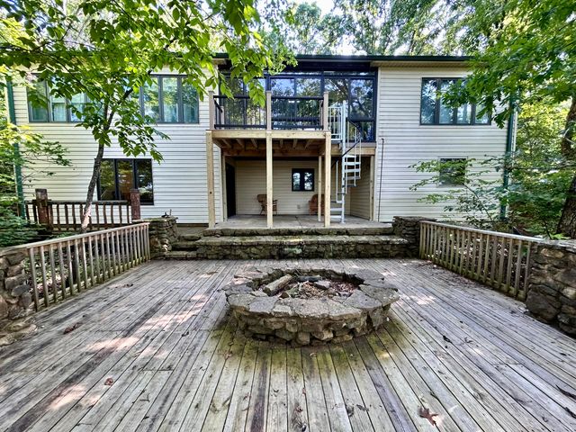 1352 E 400 Road, Bolivar, MO 65613