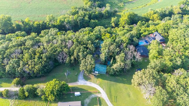 1352 E 400 Road, Bolivar, MO 65613