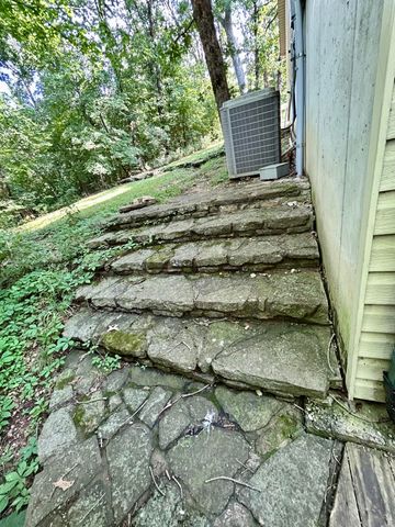 1352 E 400 Road, Bolivar, MO 65613