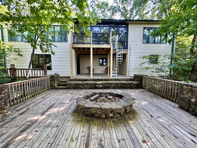 1352 E 400 Road, Bolivar, MO 65613