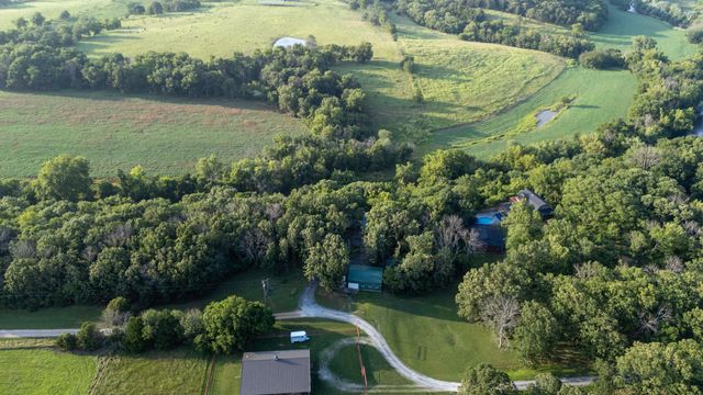 1352 E 400 Road, Bolivar, MO 65613