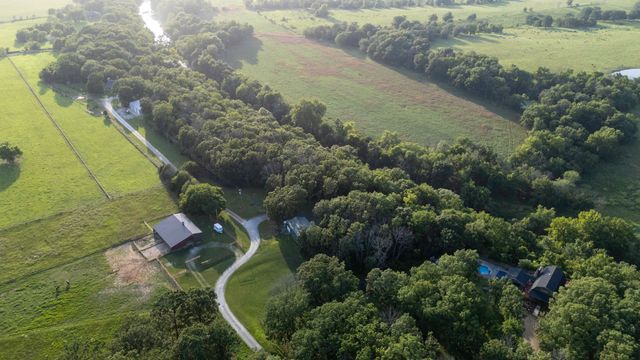 1352 E 400 Road, Bolivar, MO 65613