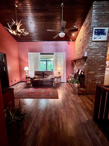 1352 E 400 Road, Bolivar, MO 65613