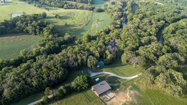 1352 E 400 Road, Bolivar, MO 65613