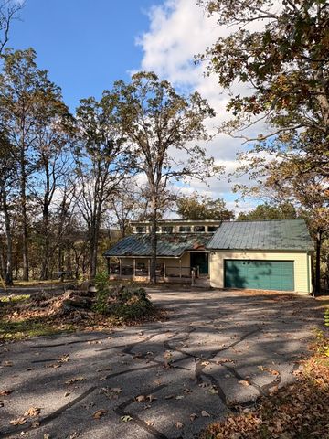 1352 E 400 Road, Bolivar, MO 65613