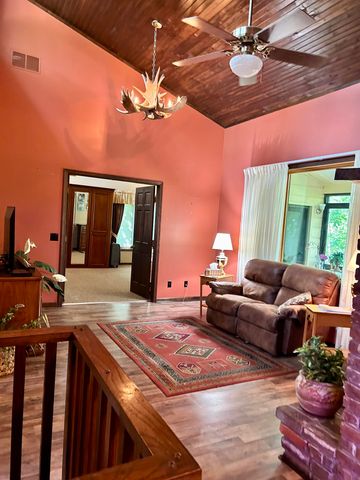 1352 E 400 Road, Bolivar, MO 65613