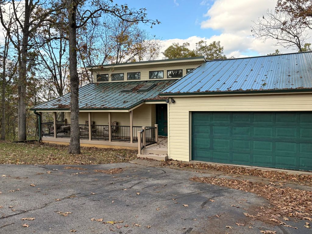 1352 E 400 Road, Bolivar, MO 65613