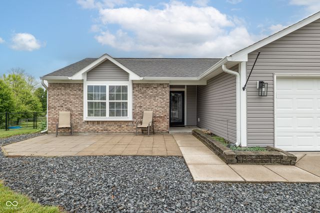 221 Creekside Court, Whiteland, IN 46184