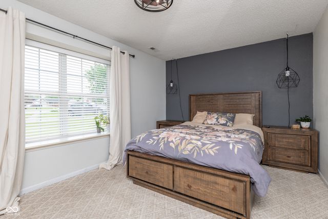221 Creekside Court, Whiteland, IN 46184