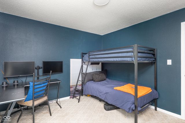 221 Creekside Court, Whiteland, IN 46184