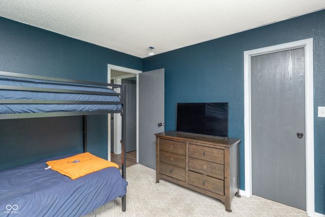 221 Creekside Court, Whiteland, IN 46184