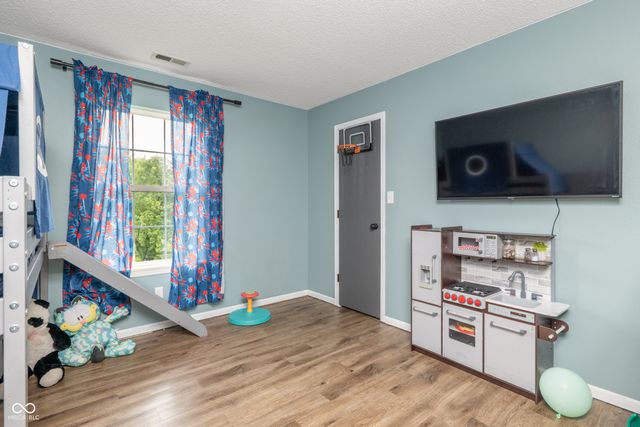 221 Creekside Court, Whiteland, IN 46184