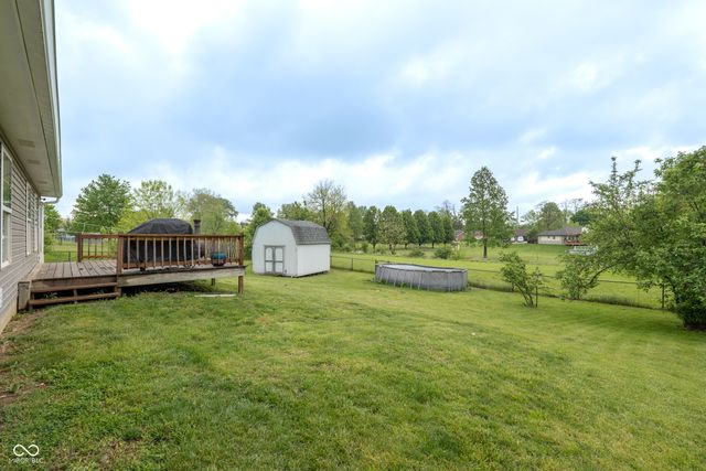 221 Creekside Court, Whiteland, IN 46184