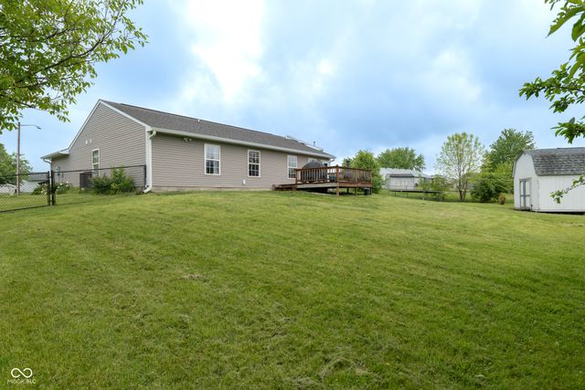 221 Creekside Court, Whiteland, IN 46184