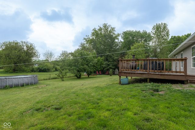 221 Creekside Court, Whiteland, IN 46184
