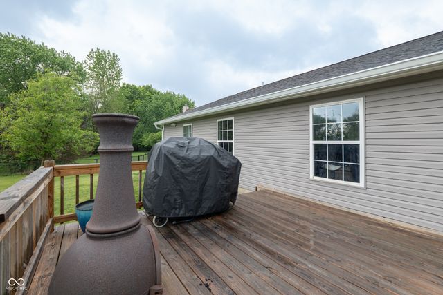 221 Creekside Court, Whiteland, IN 46184