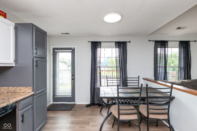 221 Creekside Court, Whiteland, IN 46184