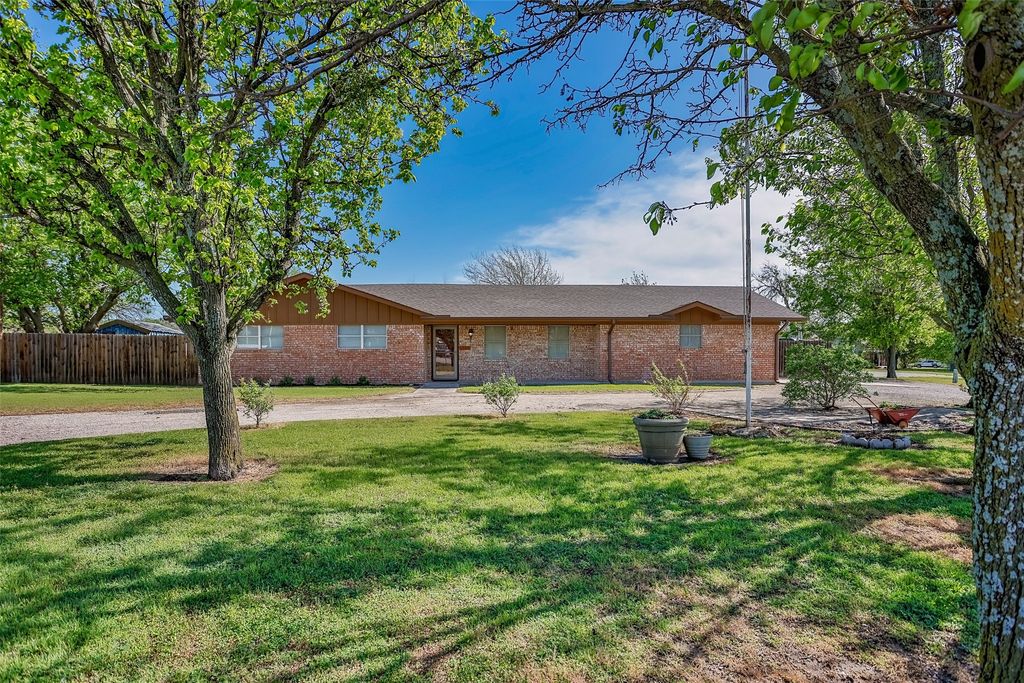 6989 W FM 922, Era, TX 76238