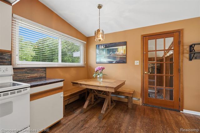 1318 S Williams Lake Road, White Lake, MI 48386