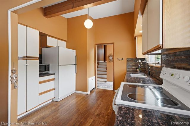 1318 S Williams Lake Road, White Lake, MI 48386