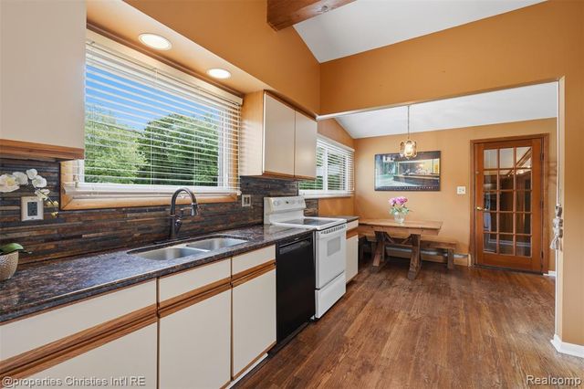 1318 S Williams Lake Road, White Lake, MI 48386