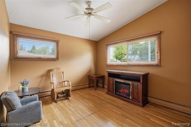 1318 S Williams Lake Road, White Lake, MI 48386