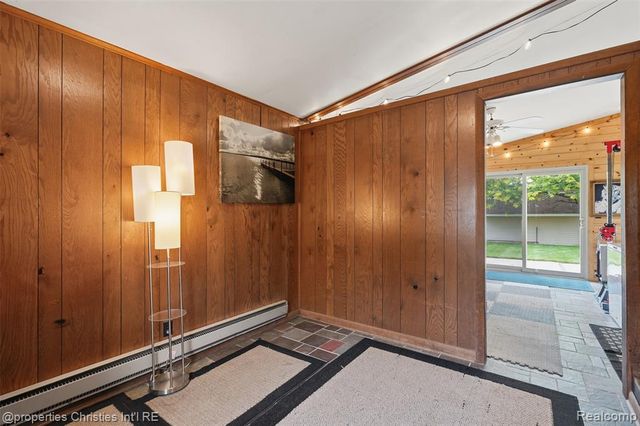 1318 S Williams Lake Road, White Lake, MI 48386